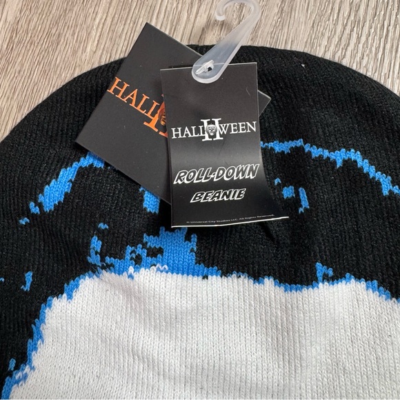 Halloween Roll-Down Beanie Teveal Mask NWT Universal Horror Michael Myers - Picture 3 of 6